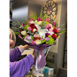 Karışık Mevsim Çiçkeleri ve Renkli Güller